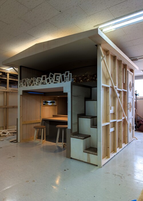 각종&nbsp;수공구와&nbsp;목공기계를&nbsp;활용하여&nbsp;다양한&nbsp;목구조의
골조구성과&nbsp;이음,&nbsp;맞춤&nbsp;등의&nbsp;목공&nbsp;작업능력을&nbsp;교육하는&nbsp;과정